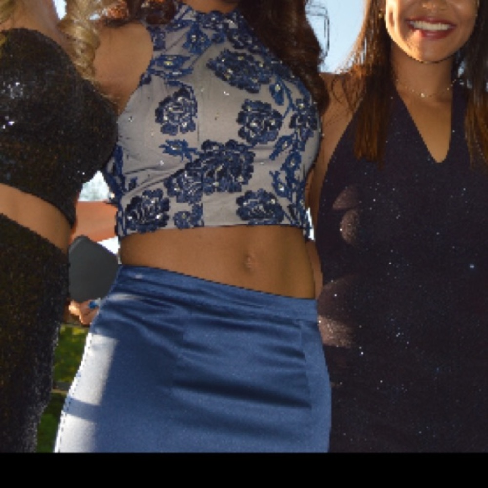 Prom dress - Picture 2 of 5